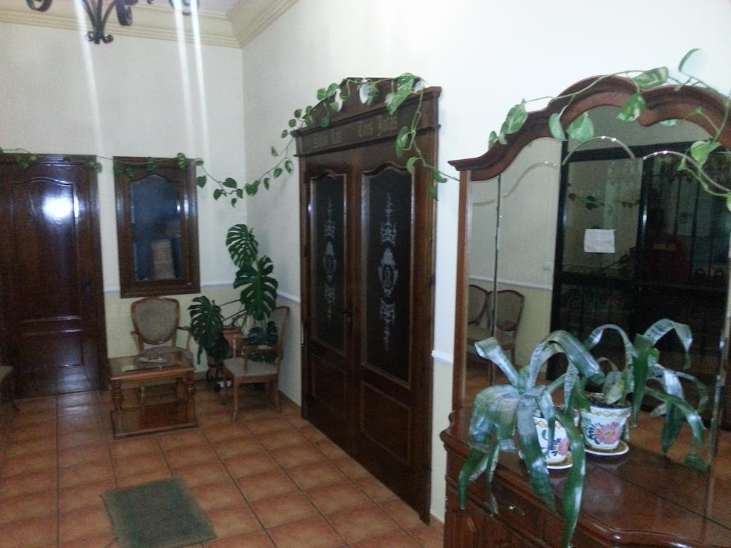 Hostal Las Tres Jotas Alcaracejos Exterior photo