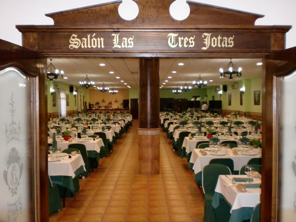 Hostal Las Tres Jotas Alcaracejos Exterior photo