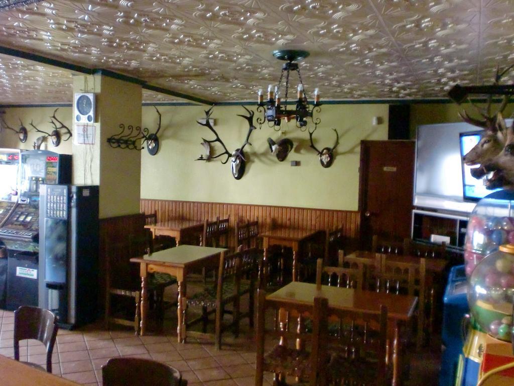 Hostal Las Tres Jotas Alcaracejos Exterior photo