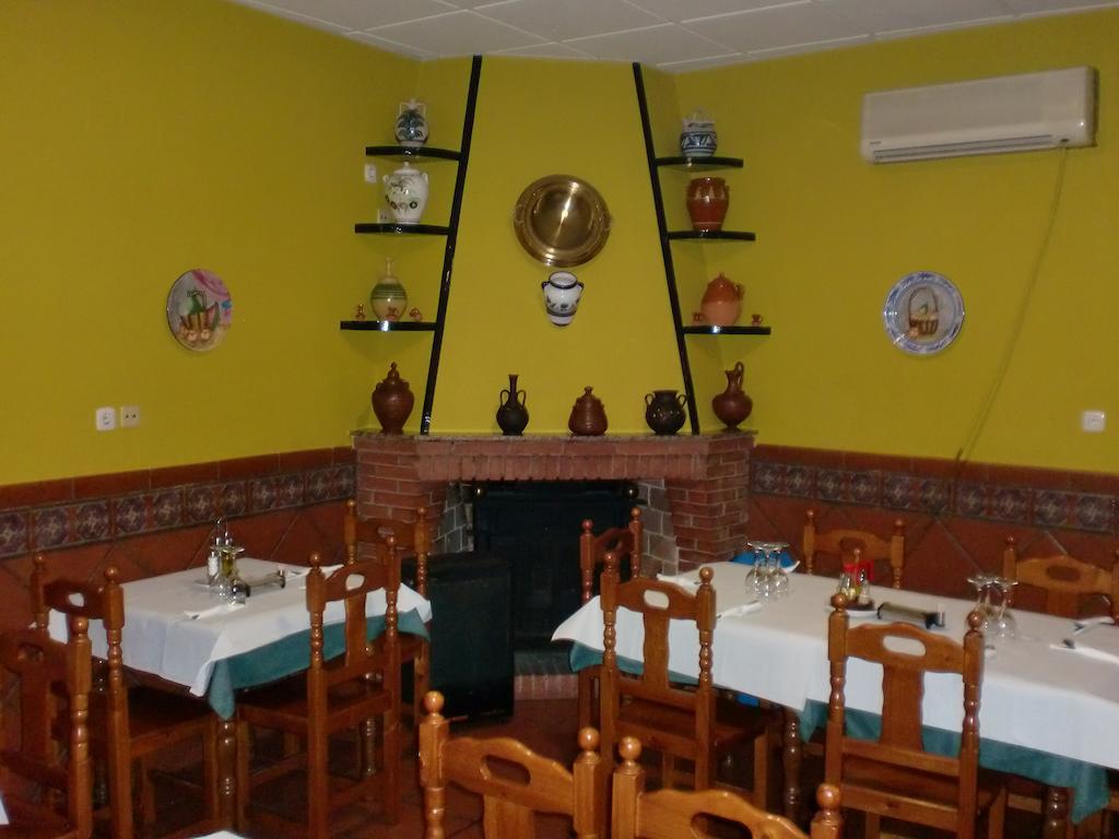 Hostal Las Tres Jotas Alcaracejos Exterior photo